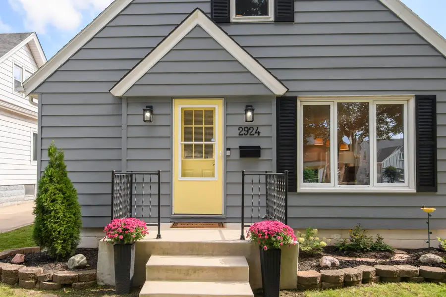 2924 N 75th St, Milwaukee, WI 53210 - #2