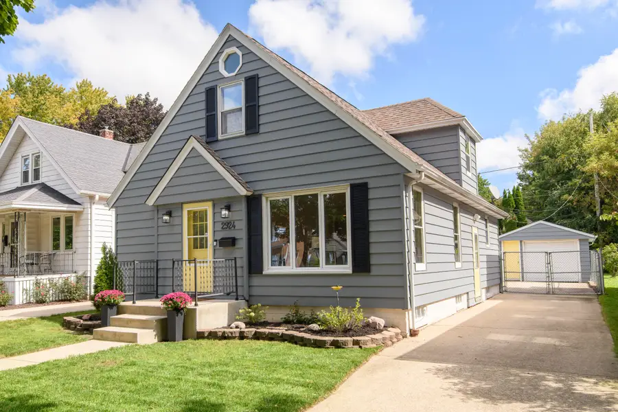 2924 N 75th St, Milwaukee, WI 53210 - #3