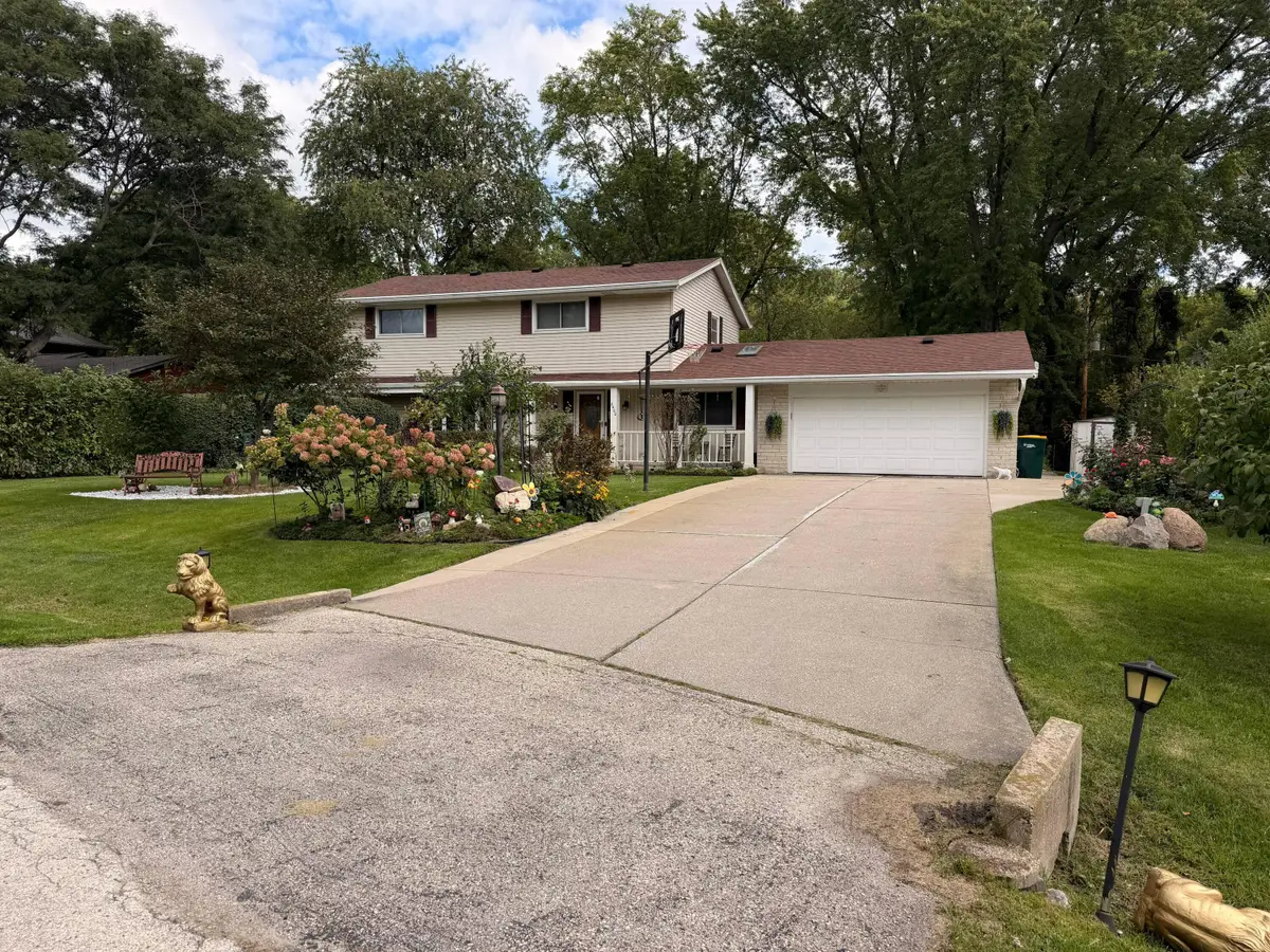 5400 S 121st St, Hales Corners, WI 53130 - #1