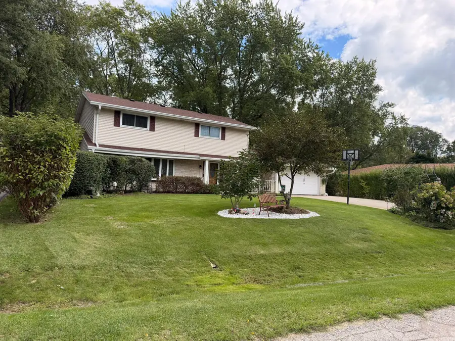 5400 S 121st St, Hales Corners, WI 53130 - #2