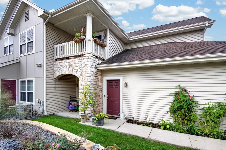 9375 S Cobblestone Way, Franklin, WI 53132 - #2