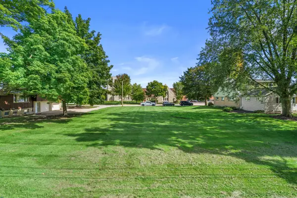 810 S 6th Ave, West Bend, WI 53095
