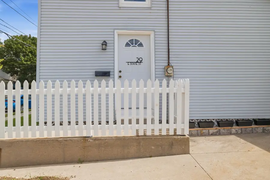 29 E State St, Hartford, WI 53027 - #2