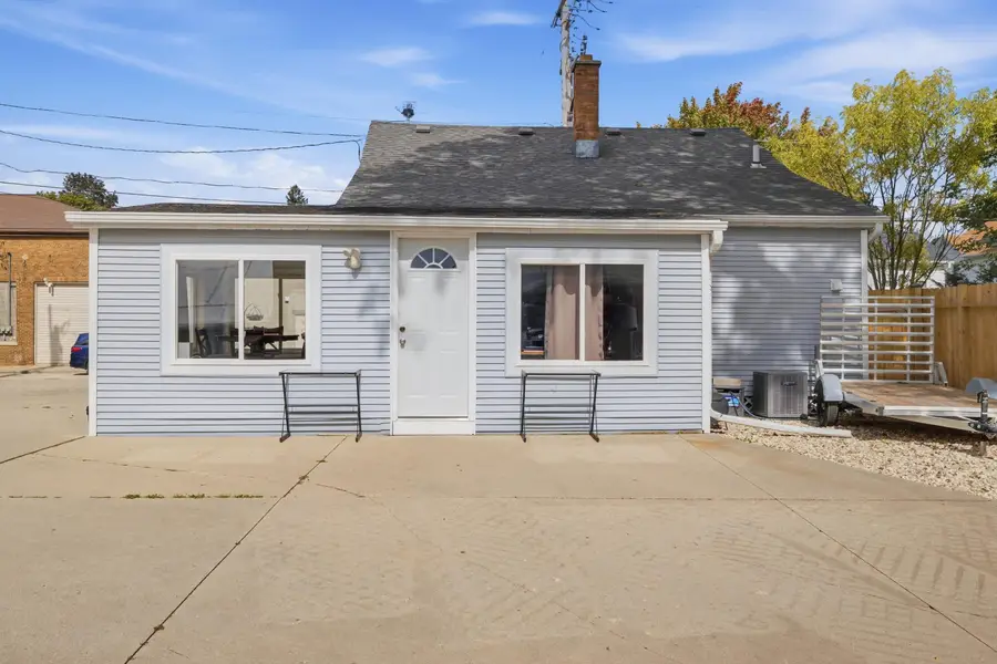 29 E State St, Hartford, WI 53027 - #3