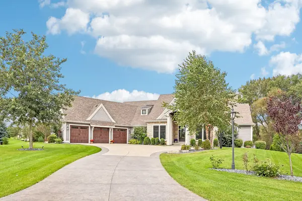 W248N2175 Kettle Cove Ct, Pewaukee, WI 53072