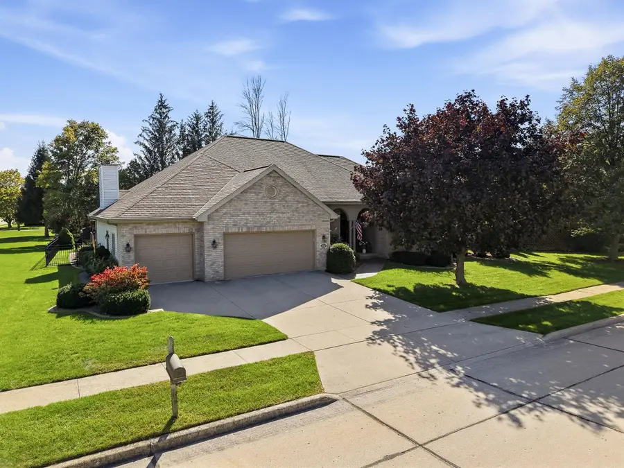 3731 Westwood Ln, Manitowoc, WI 54220 - #2