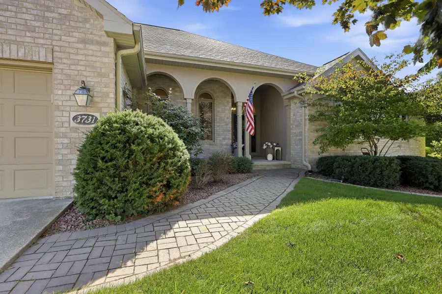 3731 Westwood Ln, Manitowoc, WI 54220 - #3