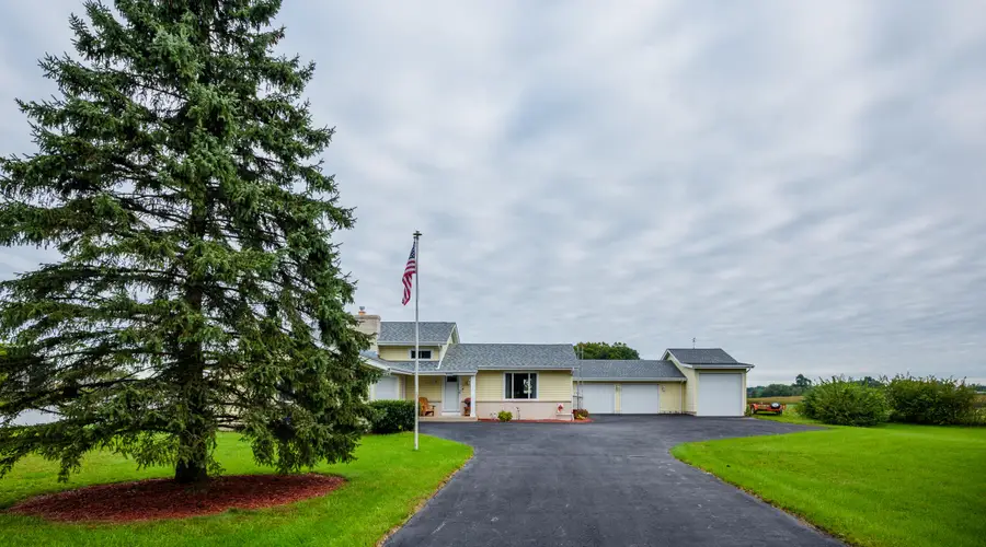 30126 Ketterhagen Rd, Burlington, WI 53105 - #3