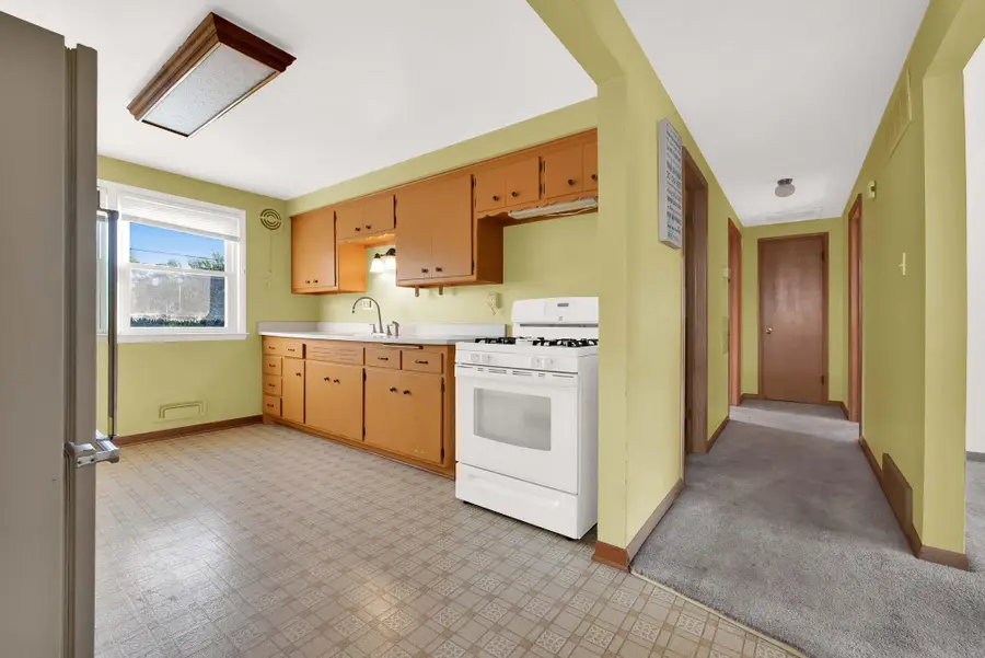 3905 E Klieforth Ave, Cudahy, WI 53110 - #2