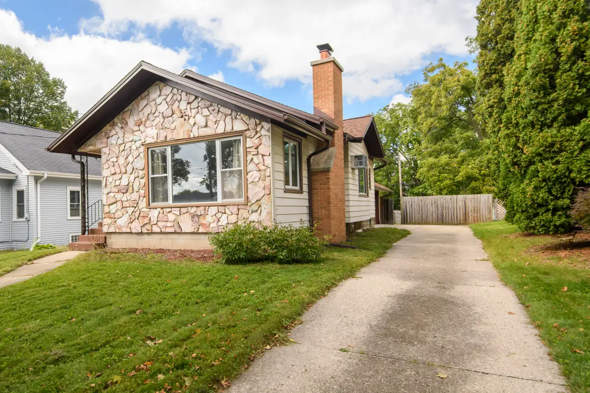 414 Prospect Ave, Waukesha, WI 53188 - #1