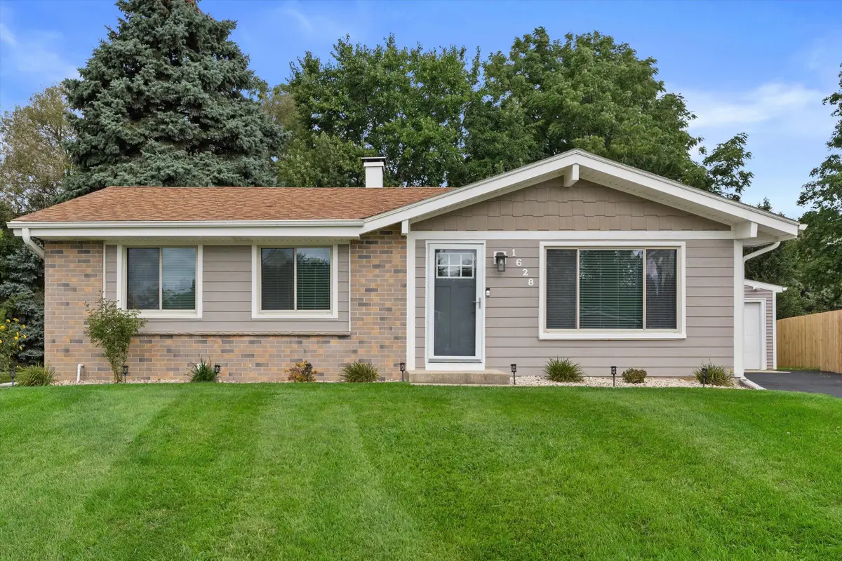 1628 Wiese Ln, Mount Pleasant, WI 53406 - #1