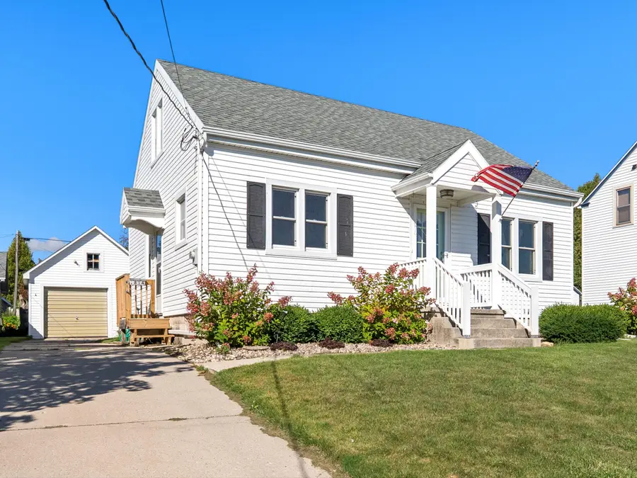 1814 S 9th St, Manitowoc, WI 54220 - #2
