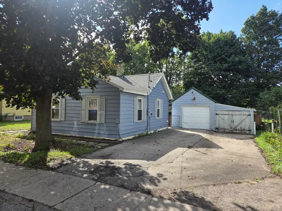 1122 Cleveland St, Beloit, WI 53511 - #2