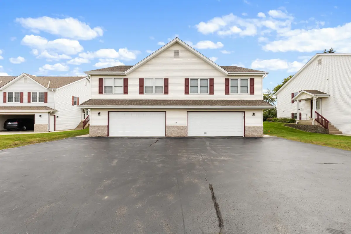 207 Nicholson Ave, South Milwaukee, WI 53172 - #1