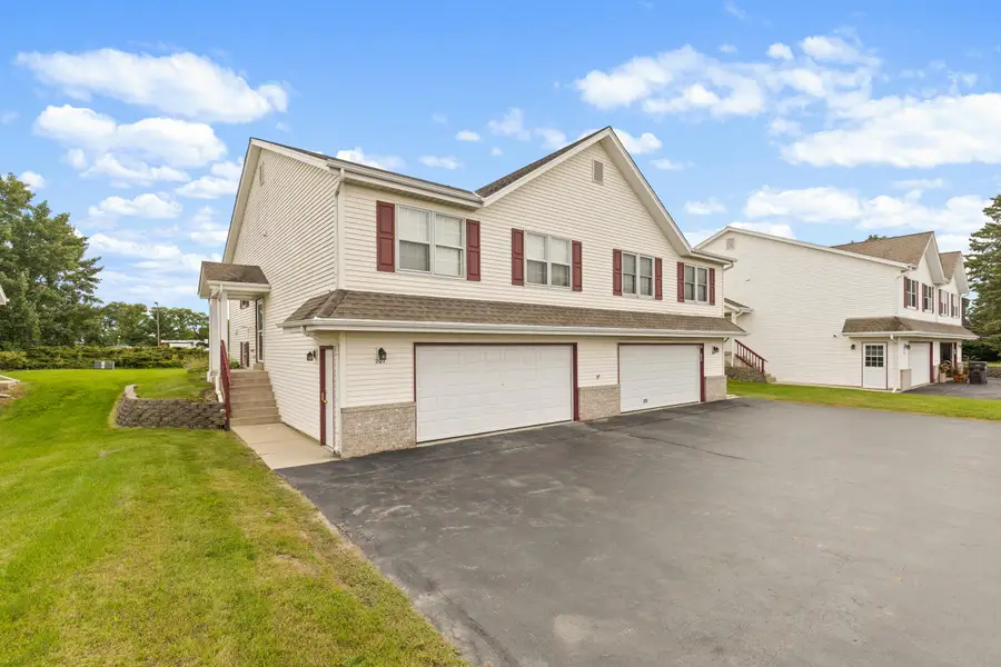 207 Nicholson Ave, South Milwaukee, WI 53172 - #2
