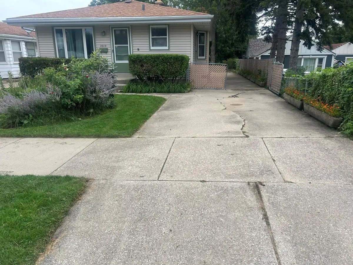2019 Kentucky St, Racine, WI 53405 - #1