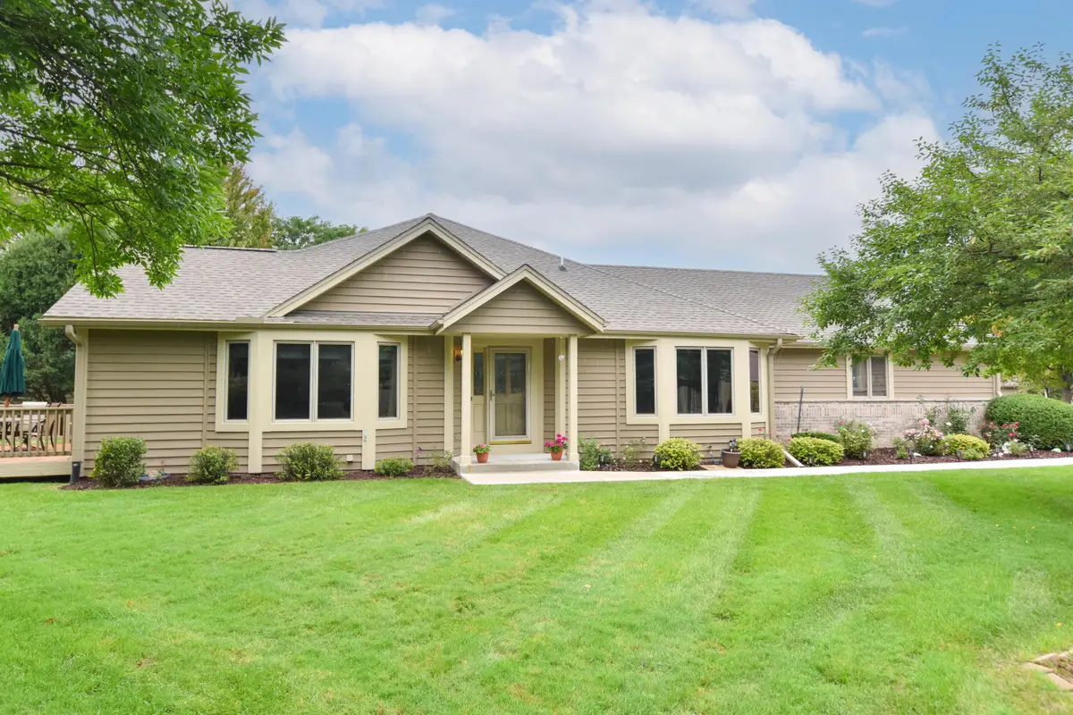 N21W24347 Deer Park Ct, Pewaukee, WI 53072 - #1