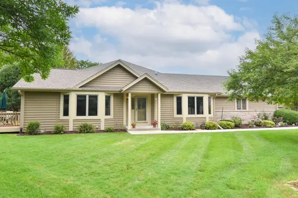 N21W24347 Deer Park Ct, Pewaukee, WI 53072