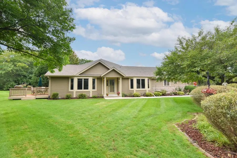 N21W24347 Deer Park Ct, Pewaukee, WI 53072 - #2