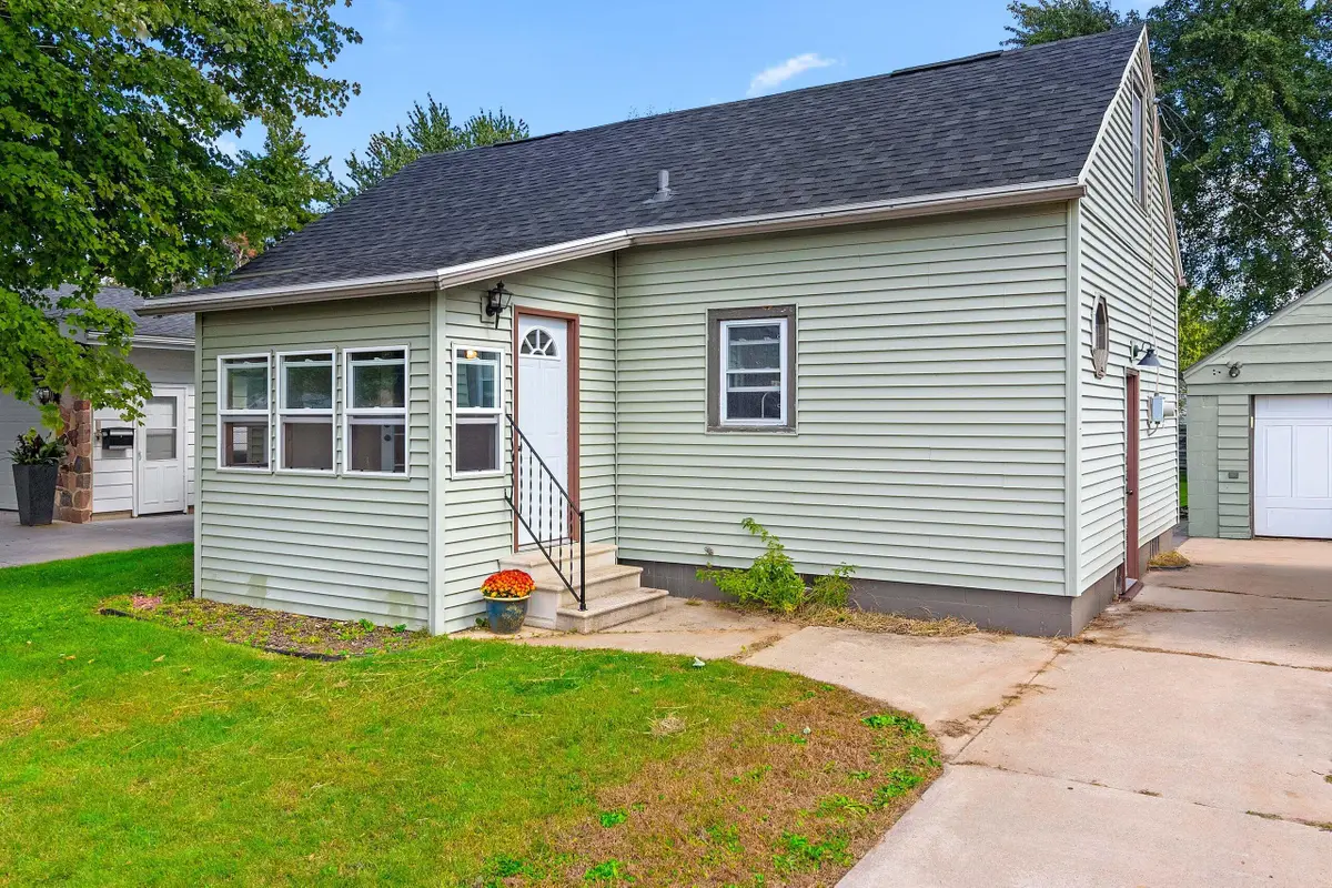 1030 S Evergreen St, Shawano, WI 54166 - #1