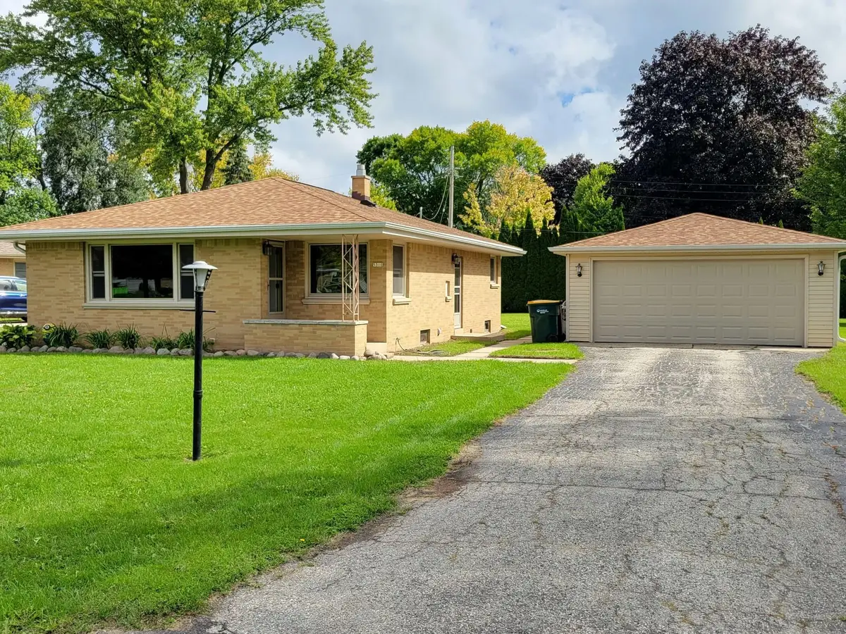 5310 S 115th St, Hales Corners, WI 53130 - #1