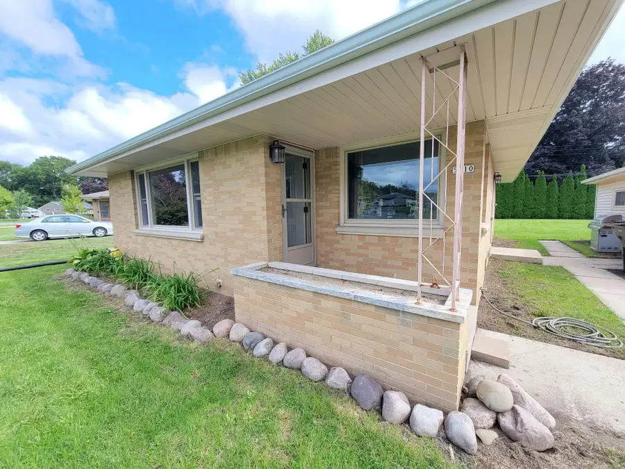 5310 S 115th St, Hales Corners, WI 53130 - #2
