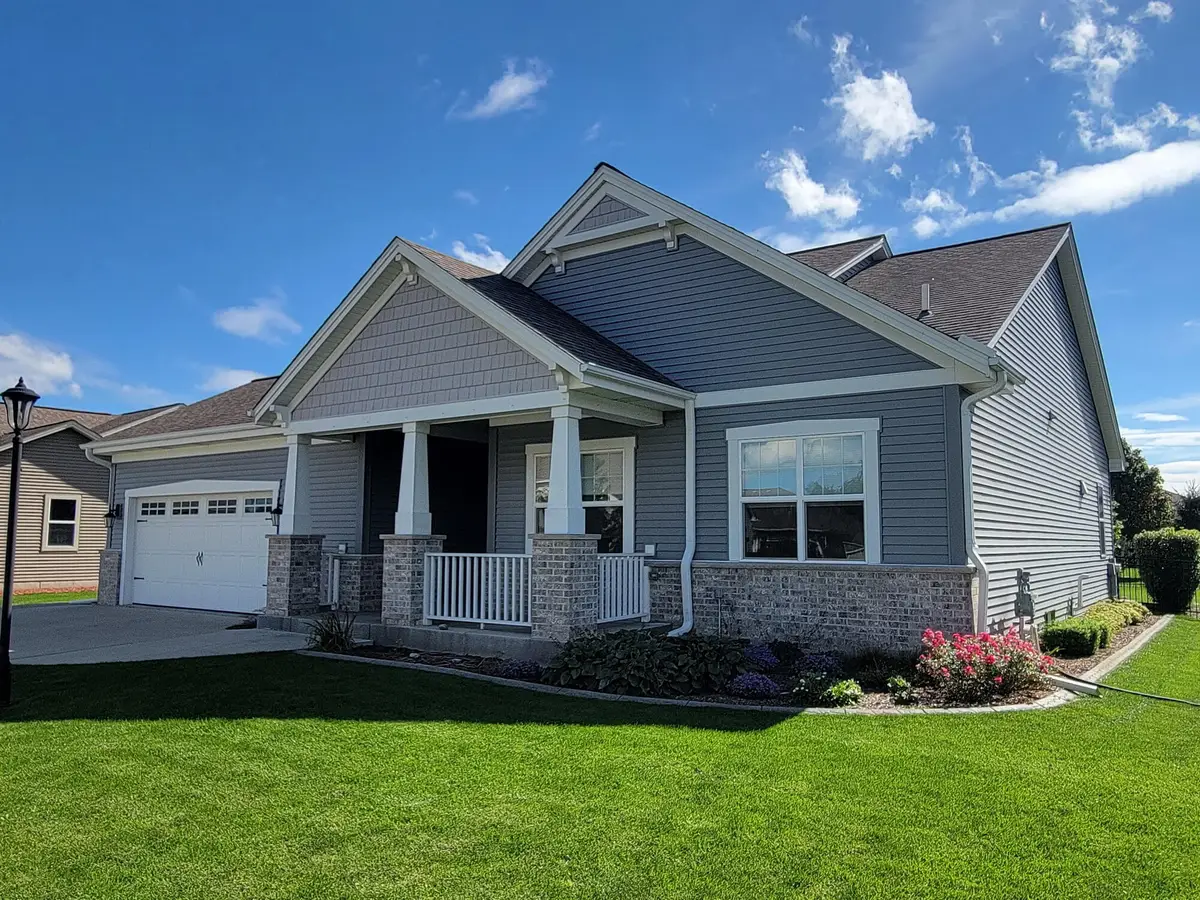 909 Meadowgate Dr, Waterford, WI 53185 - #1