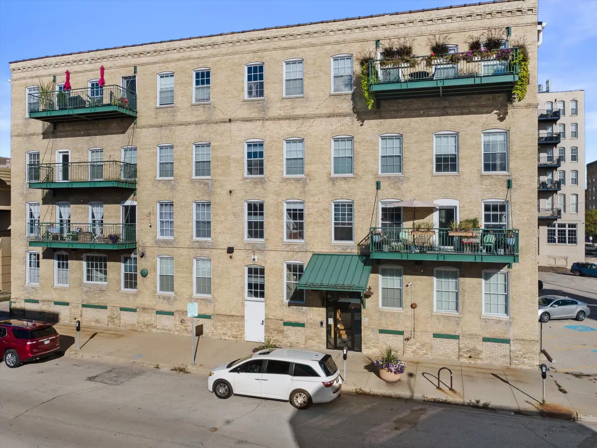 418 N 3rd St, Milwaukee, WI 53203 - #1