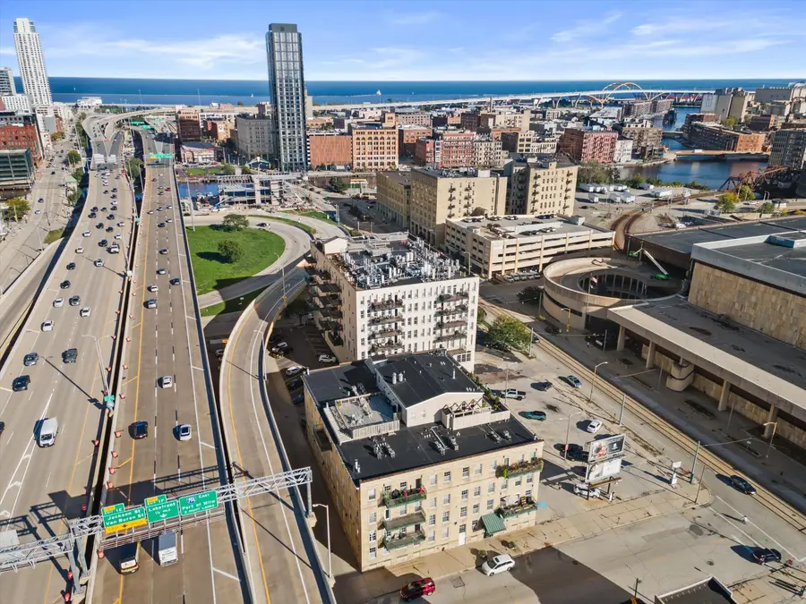 418 N 3rd St, Milwaukee, WI 53203 - #3