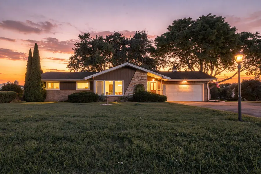 3735 San Fernando Dr, Brookfield, WI 53045 - #2