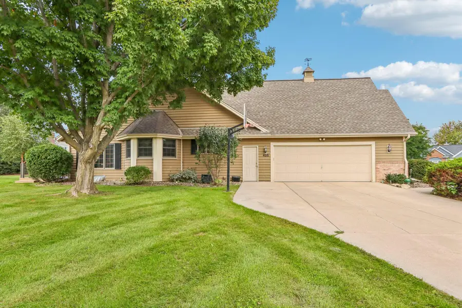 435 Nickelby Ct, Delafield, WI 53018 - #3