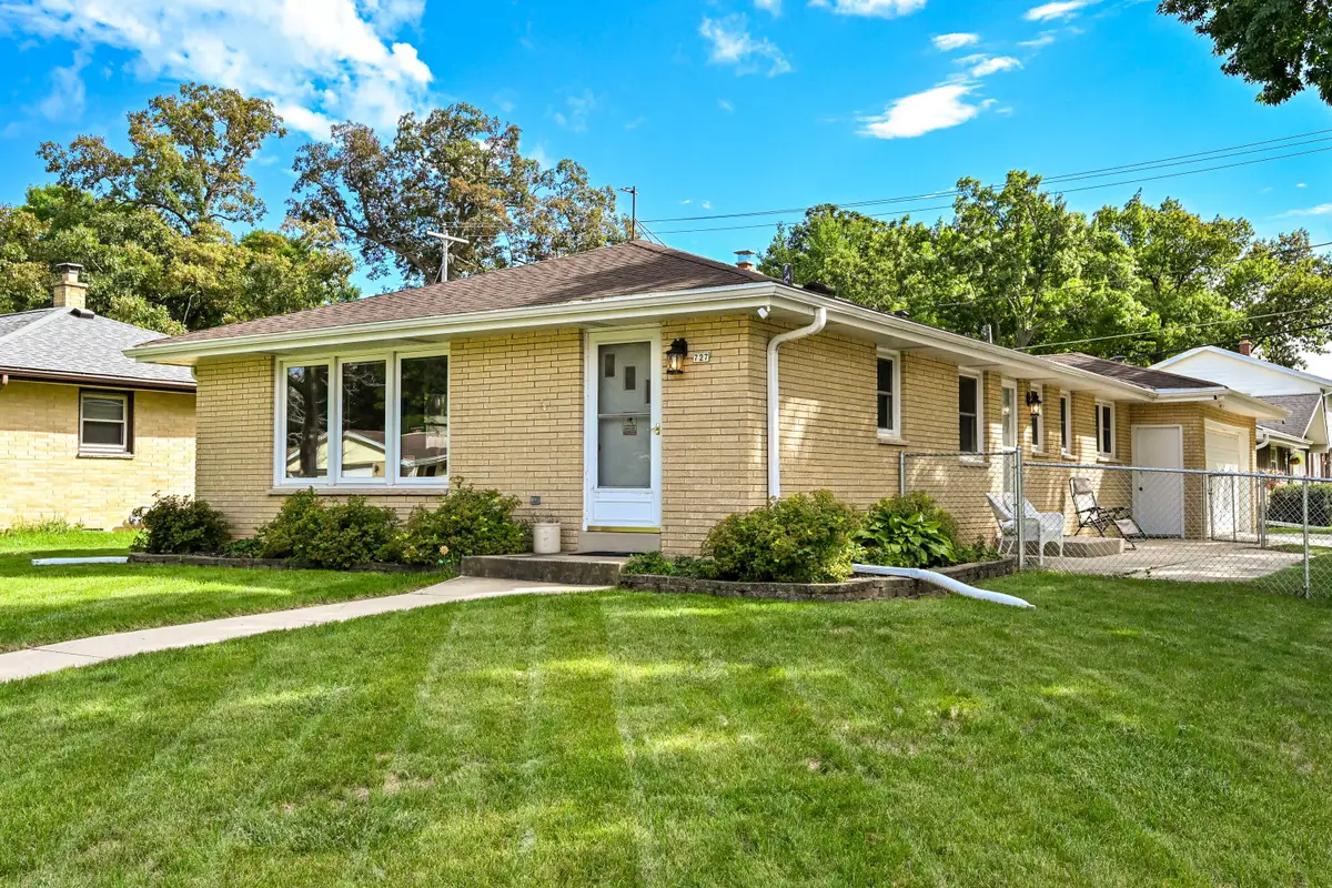 727 W Abbott Ave, Milwaukee, WI 53221 - #1