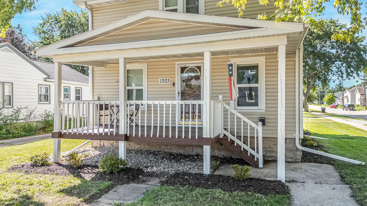 1203 Minnesota St, Oshkosh, WI 54902 - #1