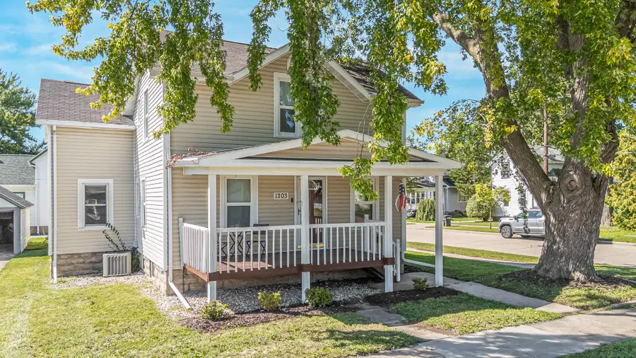 1203 Minnesota St, Oshkosh, WI 54902 - #3