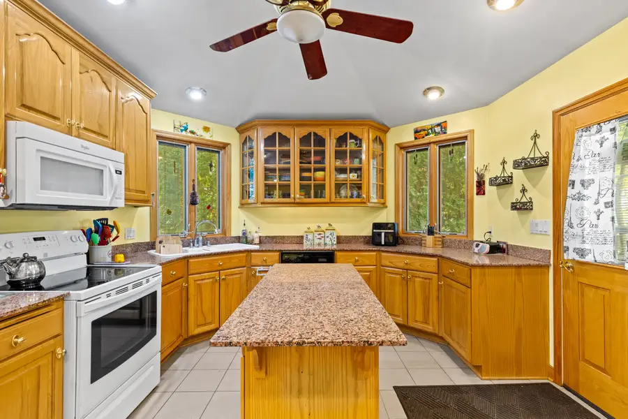 2141 S 105th St, West Allis, WI 53227 - #2
