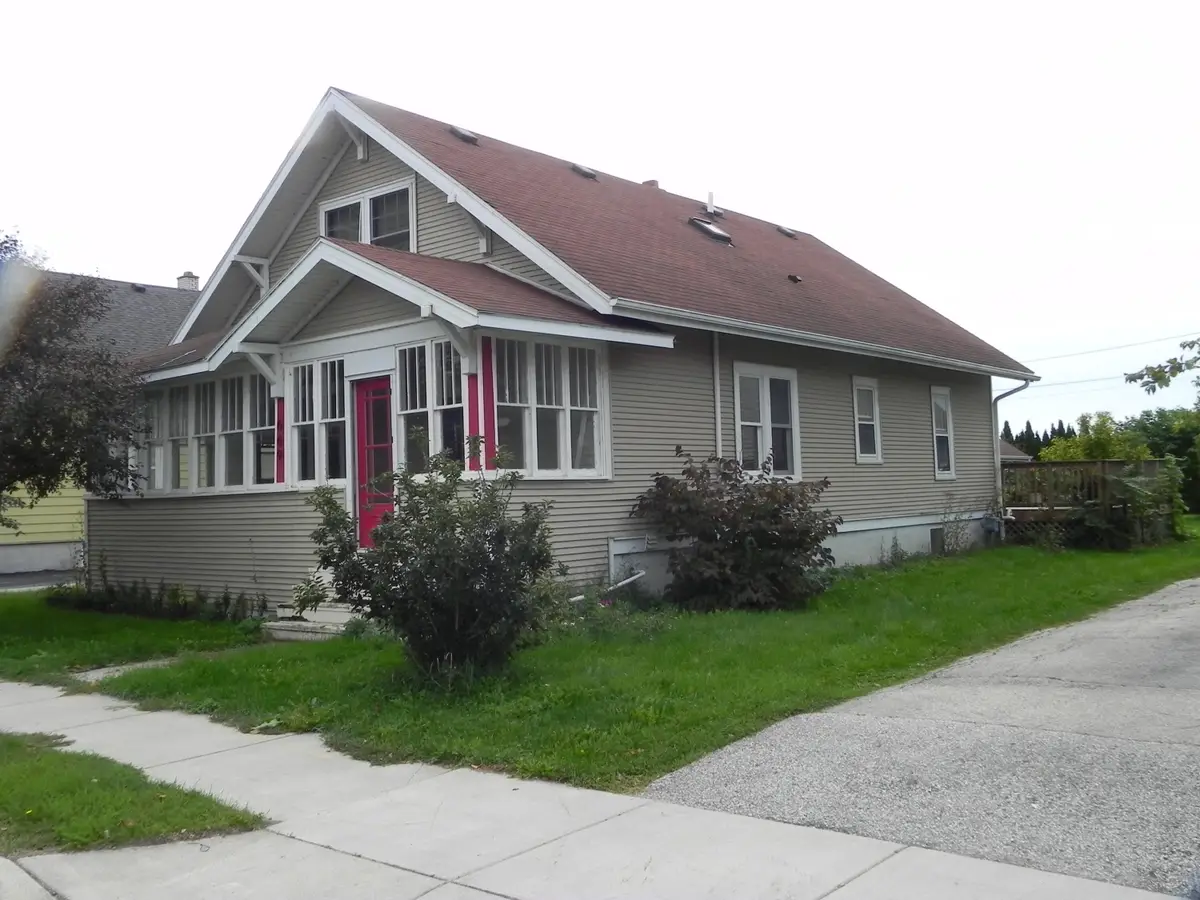 669 Main St, Belgium, WI 53004 - #1