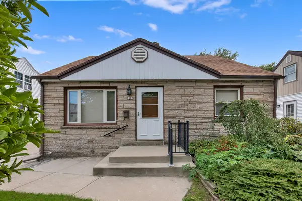 2923 E Cudhy Ave, Saint Francis, WI 53235