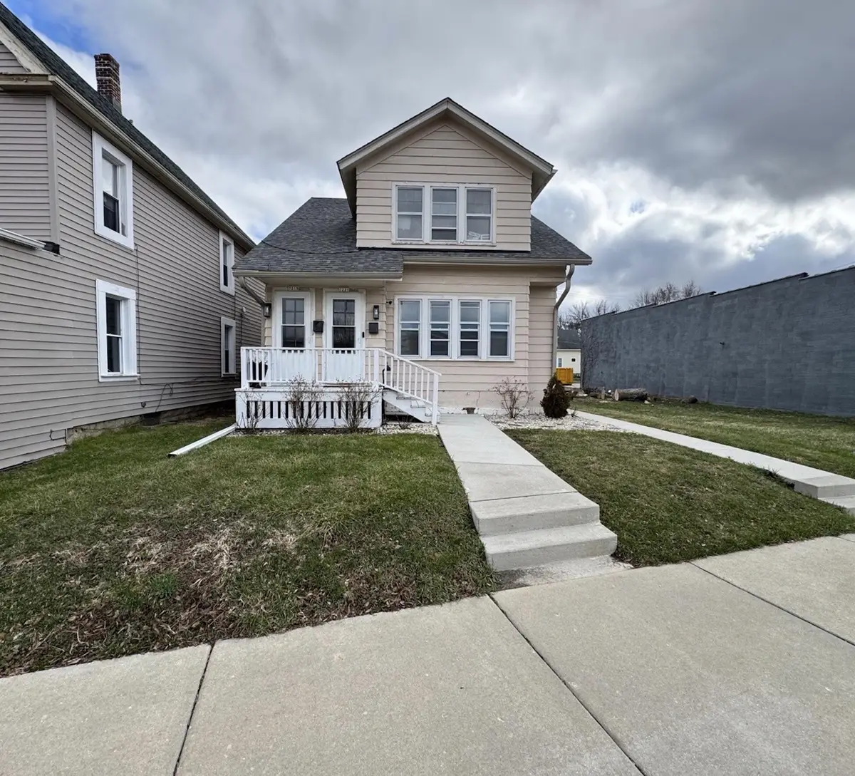 7219 W National Ave, West Allis, WI 53214 - #1