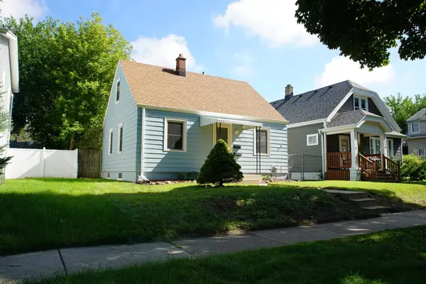 4112 S 2nd St, Milwaukee, WI 53207