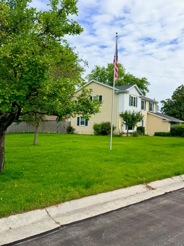 N104W16800 Thornapple Row, Germantown, WI 53022