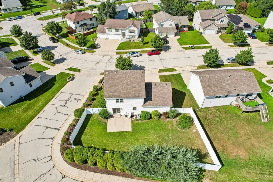 1147 Dresser Ave, Waukesha, WI 53188 - #3