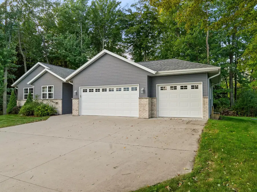 3318 Cimarron Ct, Manitowoc, WI 54220 - #3
