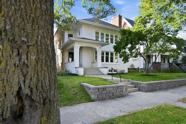 3007 N Farwell Ave, Milwaukee, WI 53211