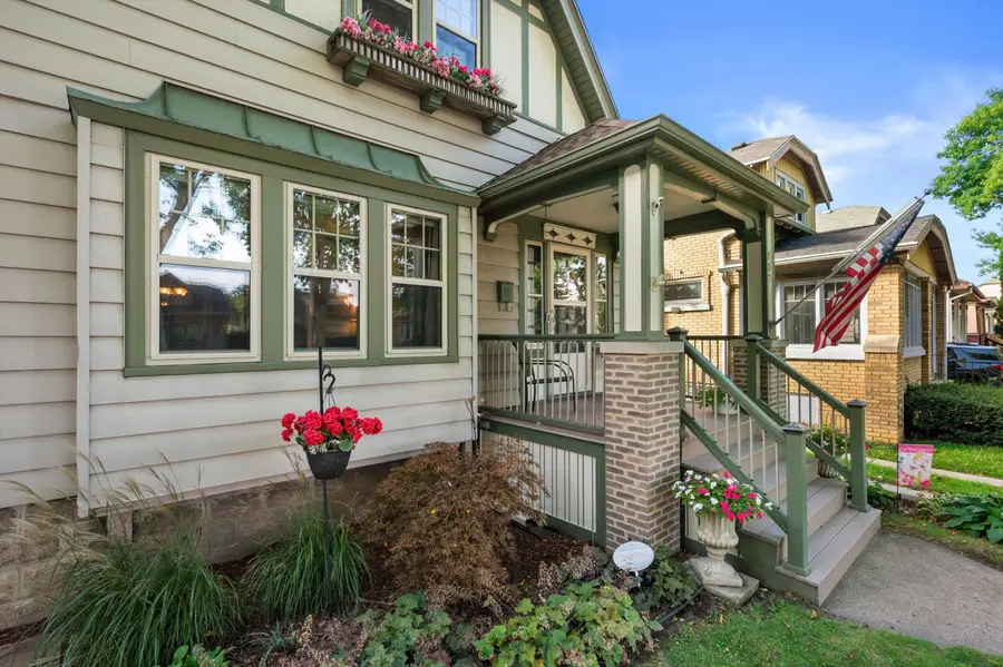 837 S 17th St, Milwaukee, WI 53204 - #2