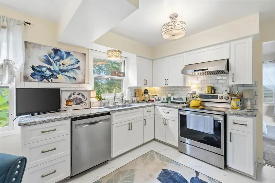 11145 N Riverland Ct, Mequon, WI 53092 - #2