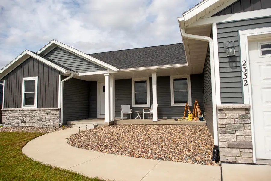 2332 Hanson Pl W, Sparta, WI 54656 - #2