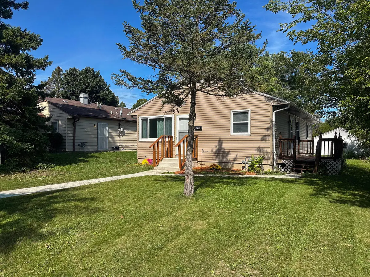 8208 W Keefe Ave, Milwaukee, WI 53222 - #1