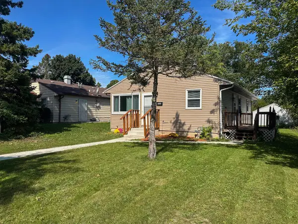 8208 W Keefe Ave, Milwaukee, WI 53222