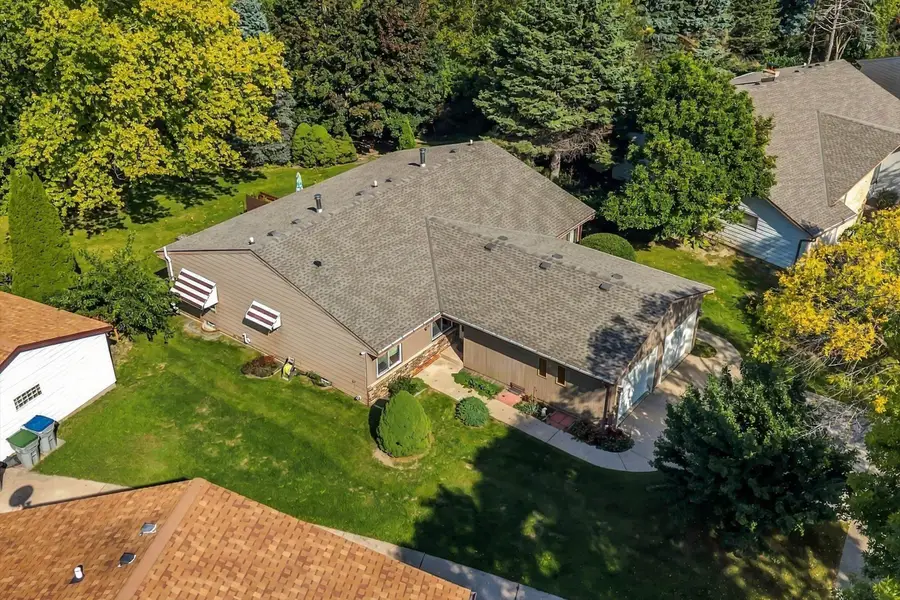 1414 W Plainfield Ave, Milwaukee, WI 53221 - #2