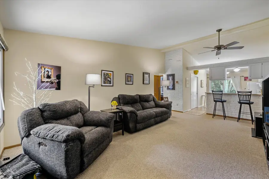 1414 W Plainfield Ave, Milwaukee, WI 53221 - #3
